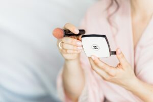二重整形後のメイクはいつから始めるべき？